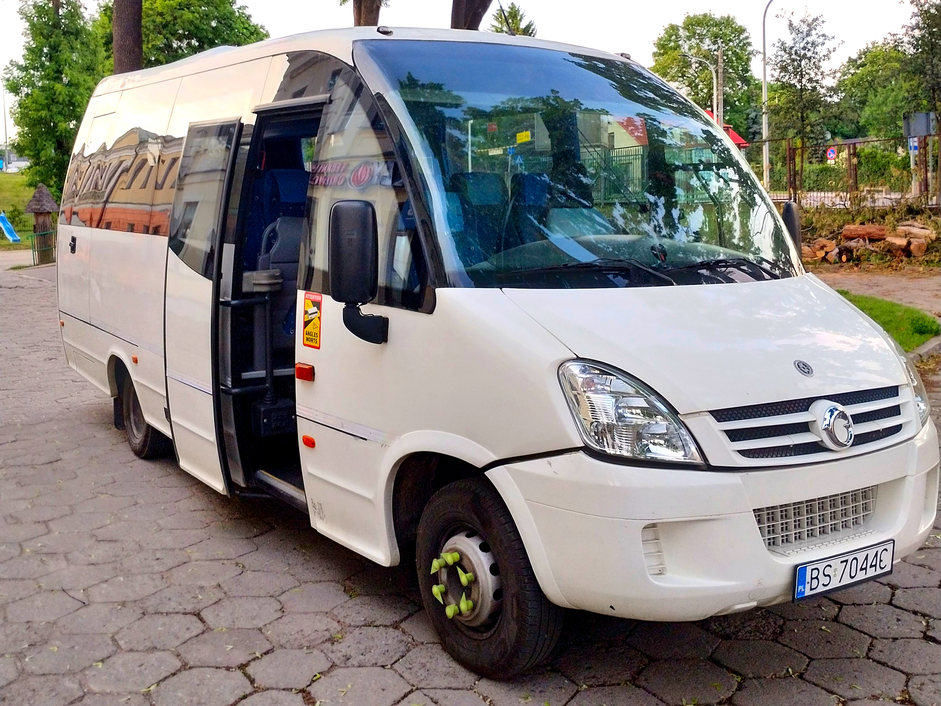 bus 28 miejsc Iveco Irisbus Wing - Olszewski Transport