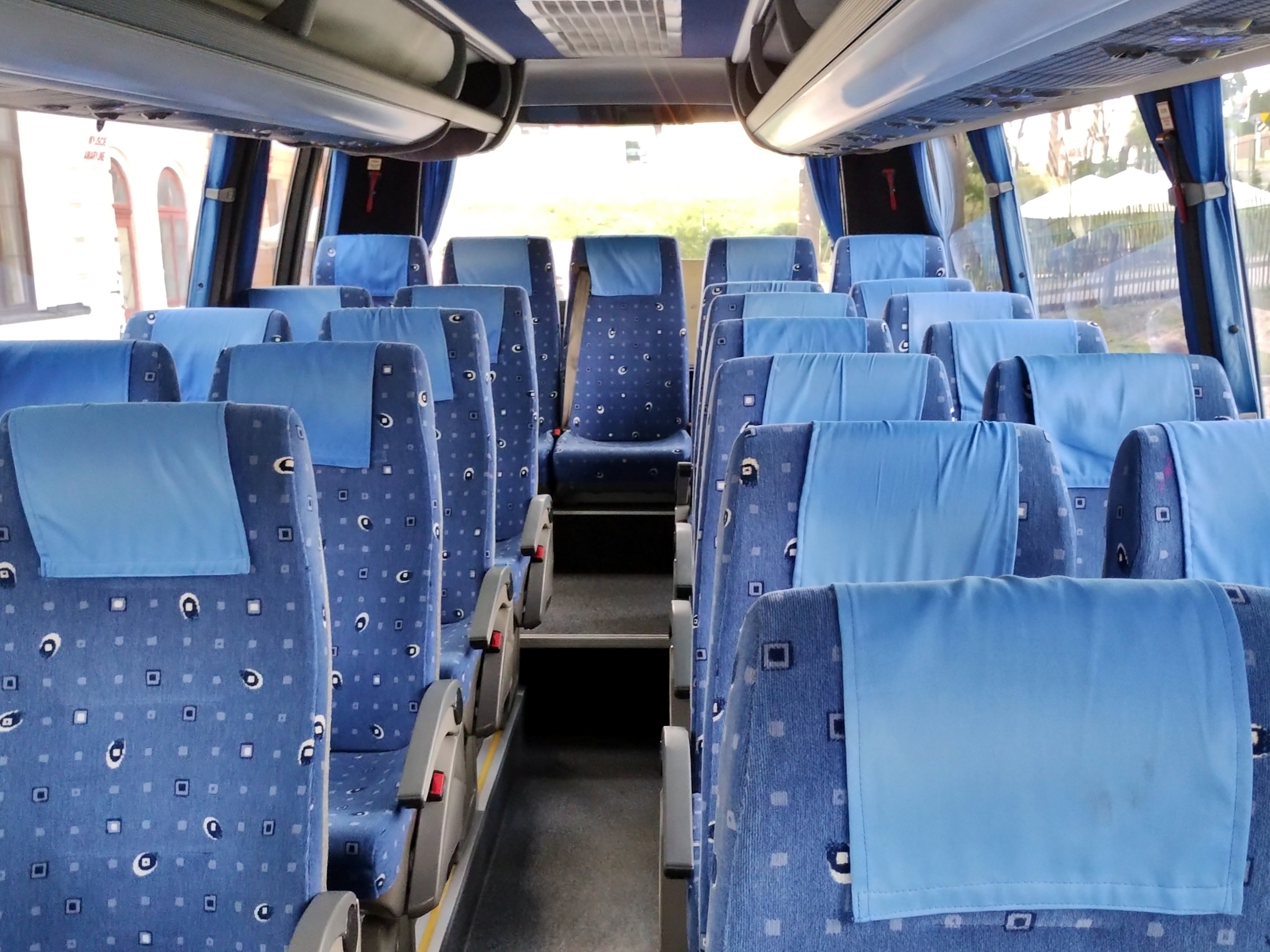 bus 28 miejsc Iveco Irisbus Wing - Olszewski Transport